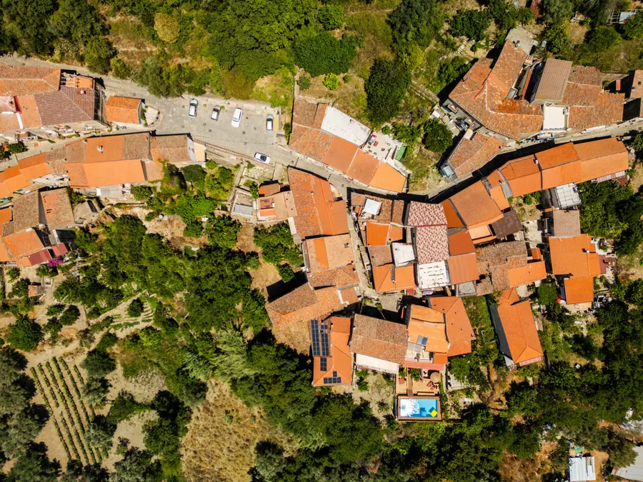 I tetti del centro storico di Ogliastro Cilento visti dall'alto