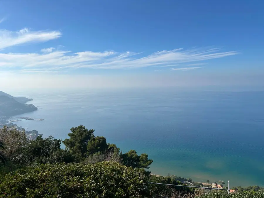 Il mare del Cilento visto dall'alto, dal borgo di Castellabate