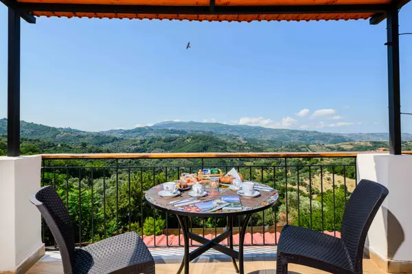 Camera matrimoniale panoramica con terrazza – foto 5
